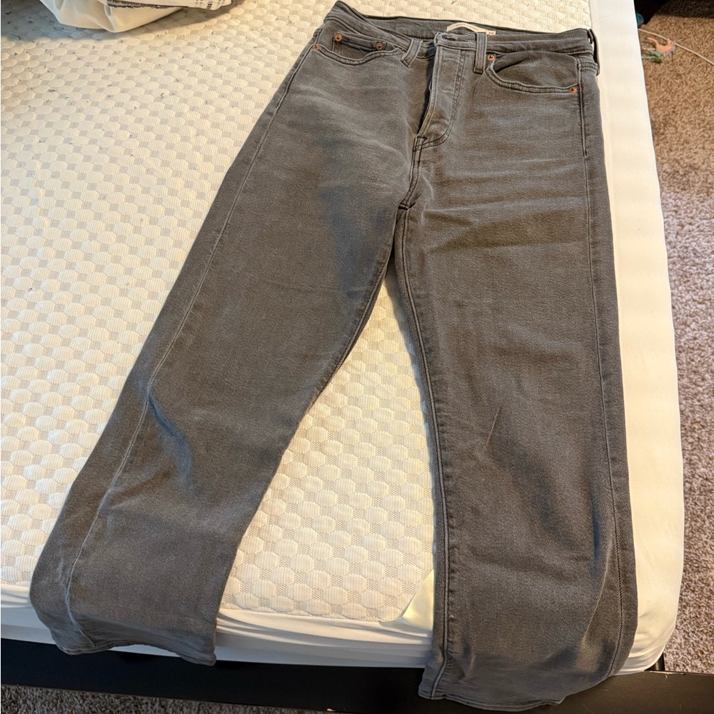 Levi's Women's Gray Wedgie Straight Leg Jeans